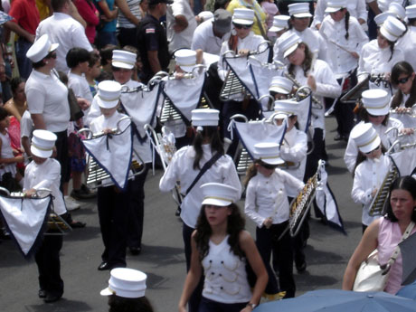 alajuelenses-desfile-independencia-2010-poasito